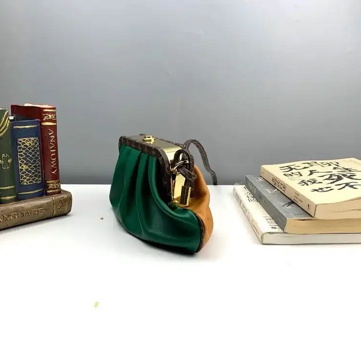 LV Bags 20B570263 0528